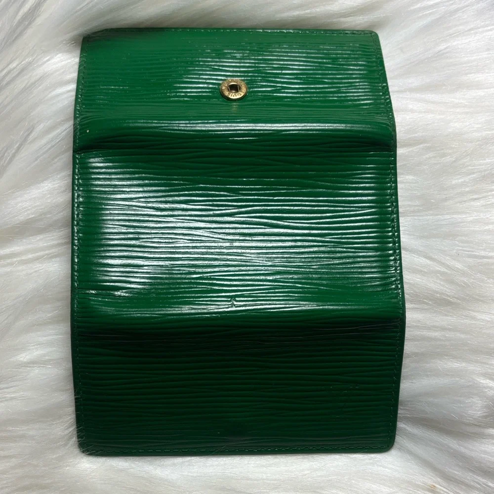 Louis Vuitton Green Epi Leather- Compact Key/Card Holder - Picture 3 of 12